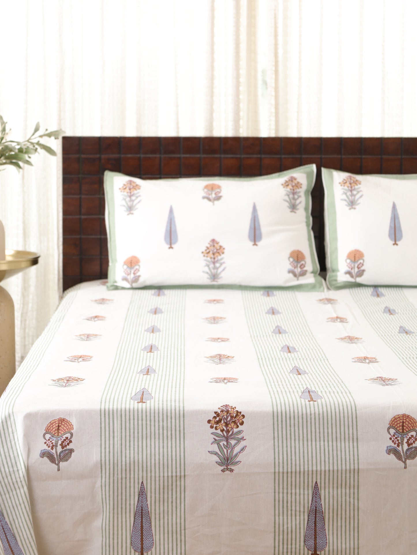 Gulabi Patti Hand Block Printed Queen Size Bedsheet