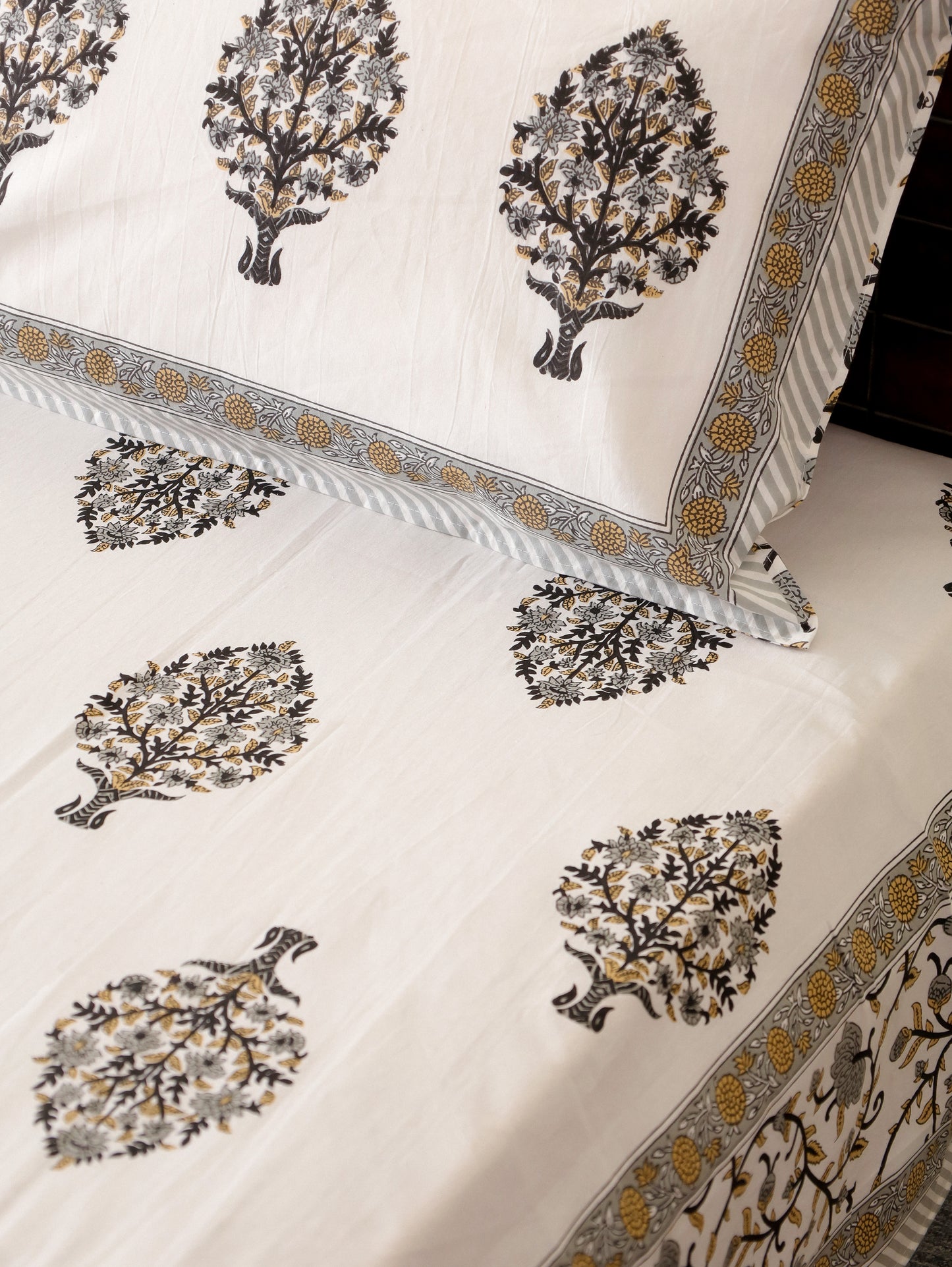 Siyah Gharana Hand Block Printed Queen Size Bedsheet