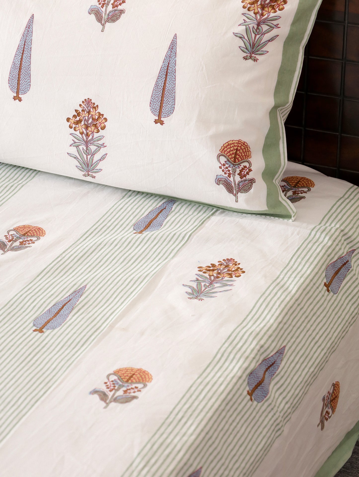 Gulabi Patti Hand Block Printed Queen Size Bedsheet